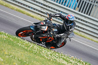 Evening Adv_Mid Group Black Bikes